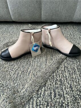 Zara Cream and Black Kids Ankle Captoe Boots Booties size 11